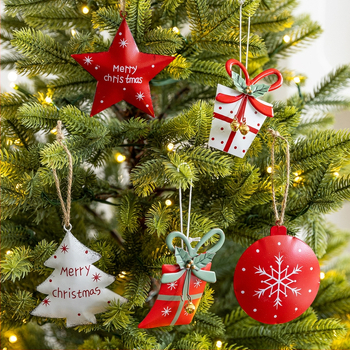 Dekoratívny prívesok - päťbodová severná hviezda s červenou darčekovou krabičkou (Materiál: 106847; Značka: Snow fir christmas; Používané sviatky: Vianoce)