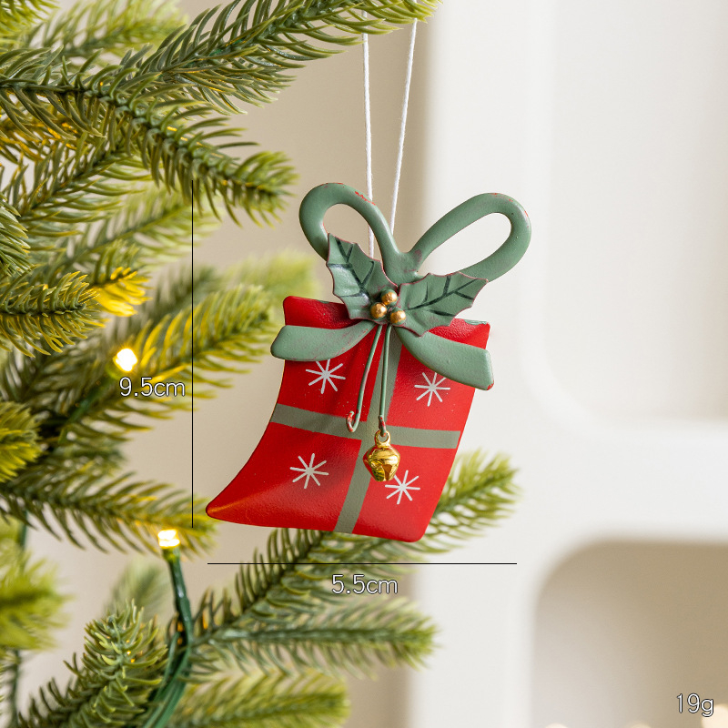 Dekoratívny prívesok - päťbodová severná hviezda s červenou darčekovou krabičkou (Materiál: 106847; Značka: Snow fir christmas; Používané sviatky: Vianoce)