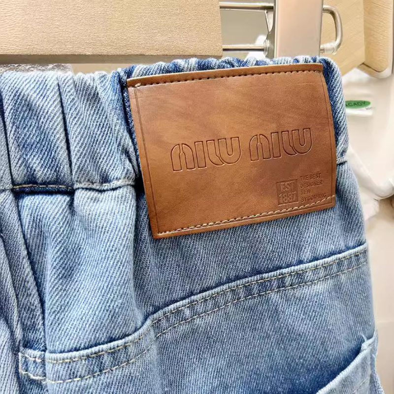 Kórejský štýl chlapčenské džínové nohavice, 95% bavlna, stredný pás s gumovou páskou, jednofarebný vzor s písmenami, pre deti 8+ rokov (výška >140 cm)