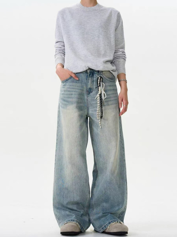 Jeanși din denim în stil vintage, croială dreaptă, talie medie, fermoar, 92% bumbac, detalii distressed