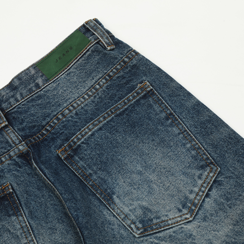 Mikro-flare traperice u punk stilu, denim s 80% pamuka, prane s retro završnom završnicom, opuštena široka silueta