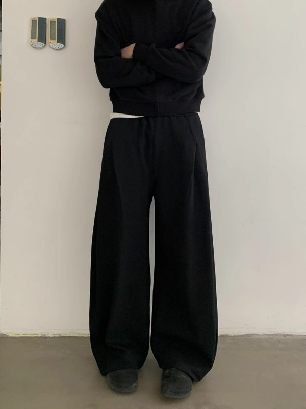 Pánske športovo voľné nohavice z polyesteru, rovný strih, stredný pás, viaceré vrecká, zapínanie s viazankou