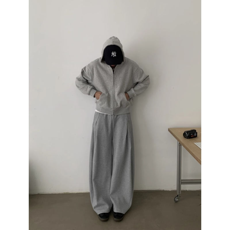 Pánske športovo voľné nohavice z polyesteru, rovný strih, stredný pás, viaceré vrecká, zapínanie s viazankou