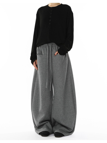 Pantaloni casual cu croială largă, talie medie și închidere cu șnur, material poliester 90%, ușoară elasticitate — lansare toamna 2025