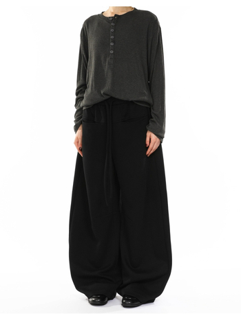 Pantaloni casual cu croială largă, talie medie și închidere cu șnur, material poliester 90%, ușoară elasticitate — lansare toamna 2025