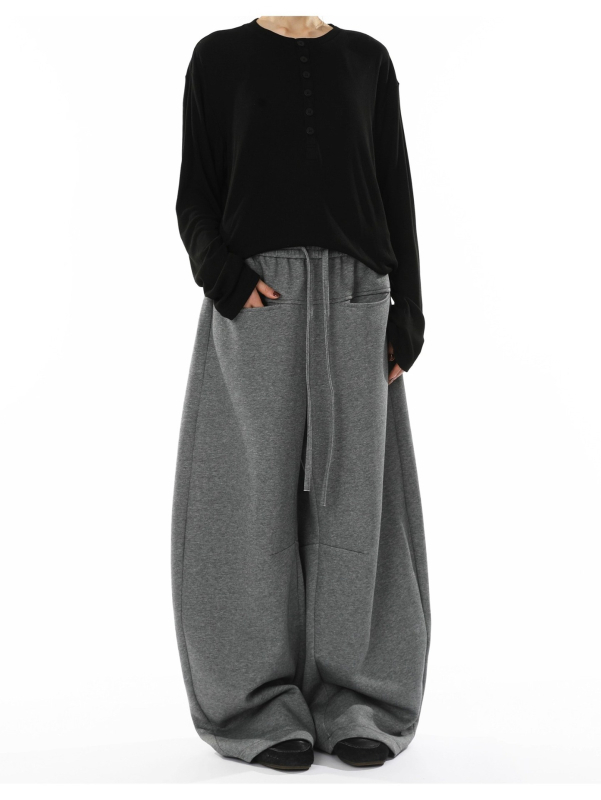 Pantaloni casual cu croială largă, talie medie și închidere cu șnur, material poliester 90%, ușoară elasticitate — lansare toamna 2025