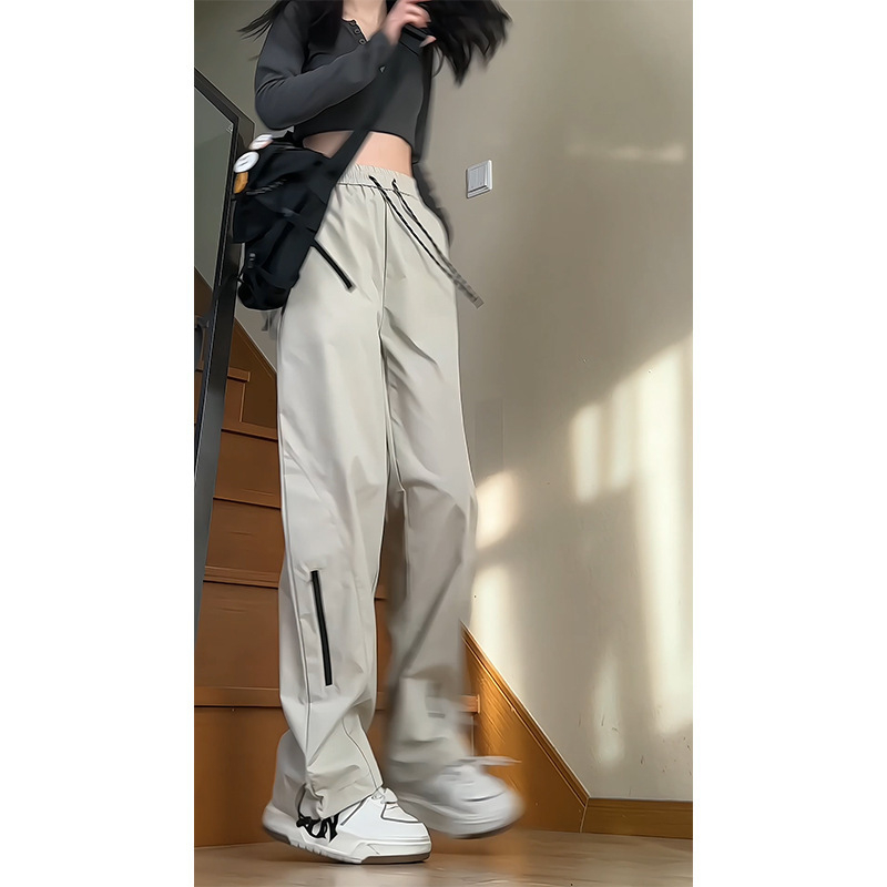 American Vibe sportske casual hlače, ravnog kroja, srednji pojas, špaga za vezivanje, poliester 85%, proljeće–jesen