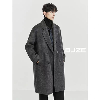 Pánske kabáty z bavlno-viskózovej zmesi s pravou kožušinovou podšívkou, dvojradové zapínanie, voľný strih, stredná dĺžka, zimné