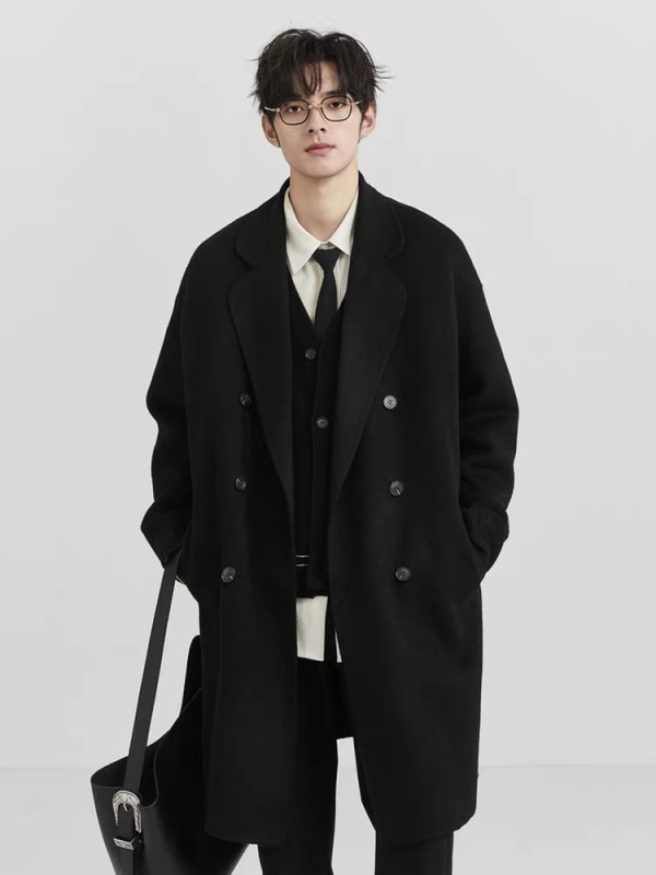 Pánske kabáty z bavlno-viskózovej zmesi s pravou kožušinovou podšívkou, dvojradové zapínanie, voľný strih, stredná dĺžka, zimné