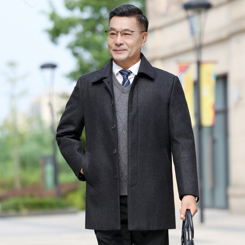 Pánsky vlnený kabát, mestský štýl, stredná dĺžka, úzky strih, jednoradové zapínanie, rever, hlavná tkanina 51–70% polyester