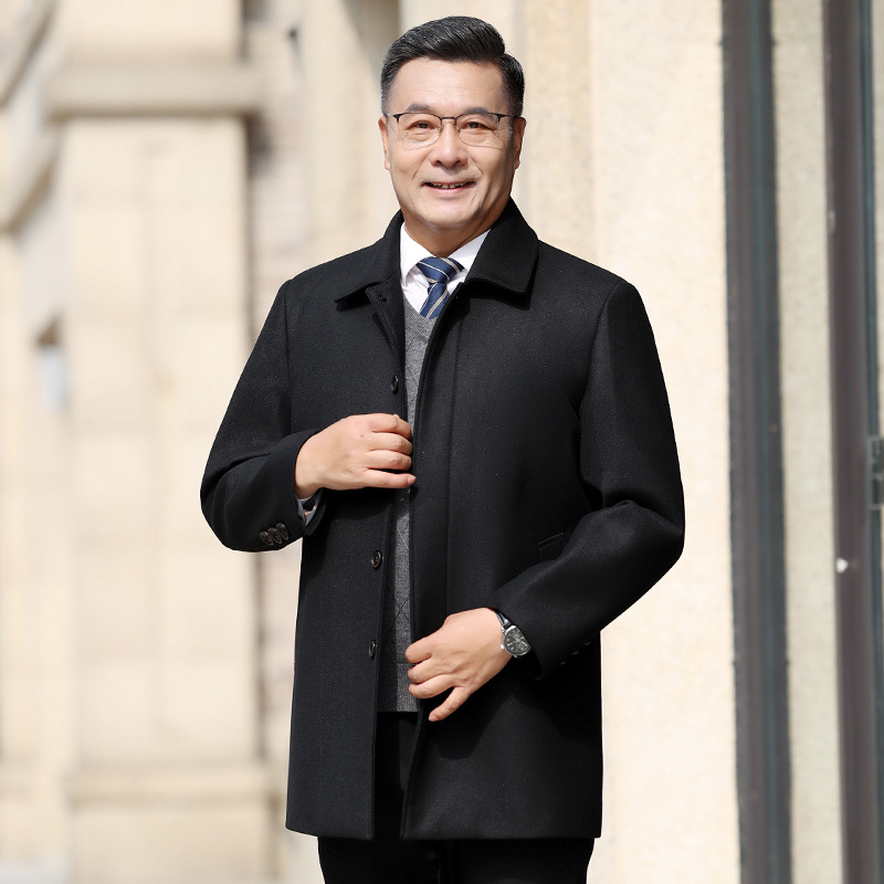 Pánsky vlnený kabát, mestský štýl, stredná dĺžka, úzky strih, jednoradové zapínanie, rever, hlavná tkanina 51–70% polyester