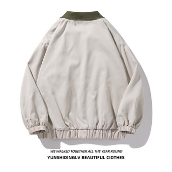 Sportska jakna sa stojećim ovratnikom i kapuljom, slobodan kroj, dugi rukavi