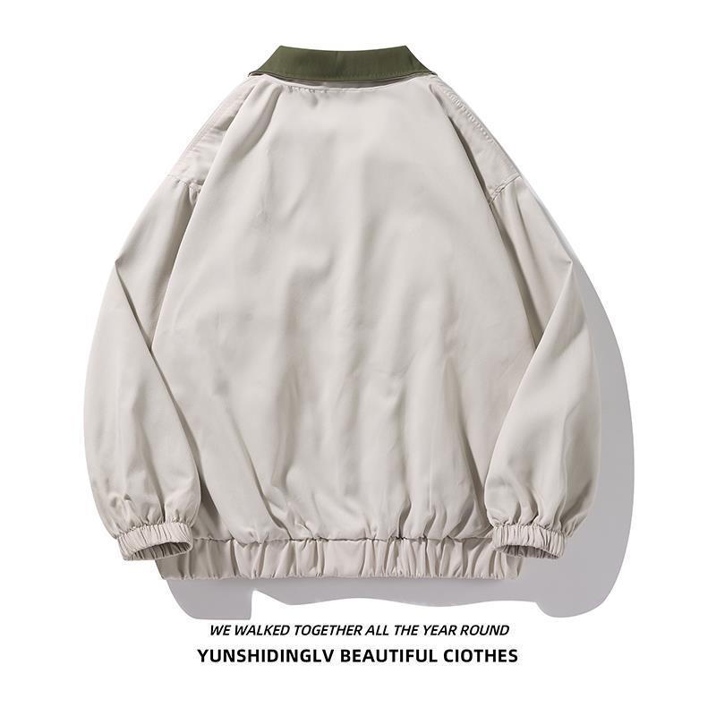 Sportska jakna sa stojećim ovratnikom i kapuljom, slobodan kroj, dugi rukavi