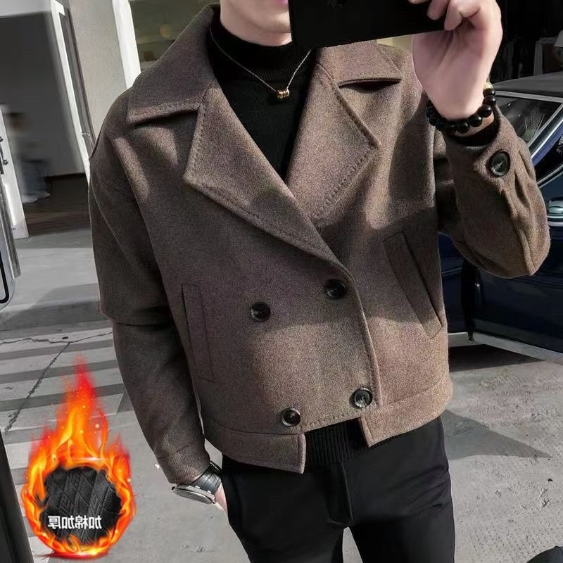 Pánske krátke sako britského štýlu, golier typu saka, zapínanie na jedno gombíka, podšívka 95%+