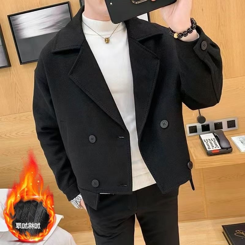 Pánske krátke sako britského štýlu, golier typu saka, zapínanie na jedno gombíka, podšívka 95%+