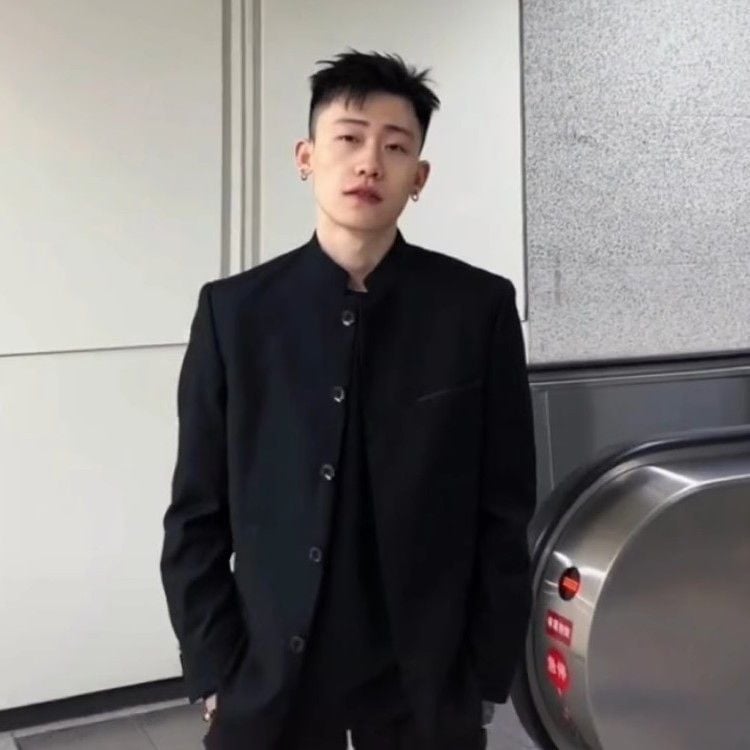 Férfi kabát japán stílusban, álló gallér, karcsú szabás, poliészter anyag, tavasz 2023