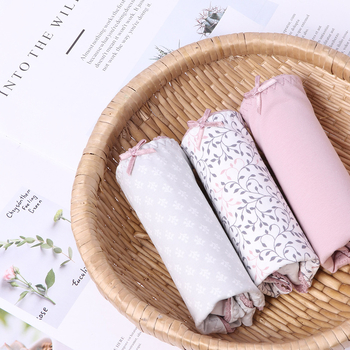 3 броя дамски памучни бикини с флорална дантела, висока талия, дишащи