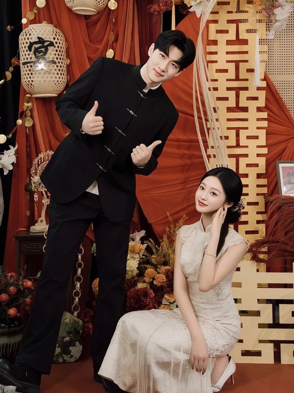 Oblek v čínskej štýle — stojací golier, zapínanie na gombík, 100% polyester, voľný strih, 3D patch kapsy