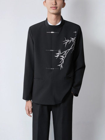 Pánska čínskeho štýlu vyšívaná bunda, úzka silueta, golier typu saka, zapínanie na jedno gombík, 3D vrecká, ribovaný lem, zmes polyesterového vlákna