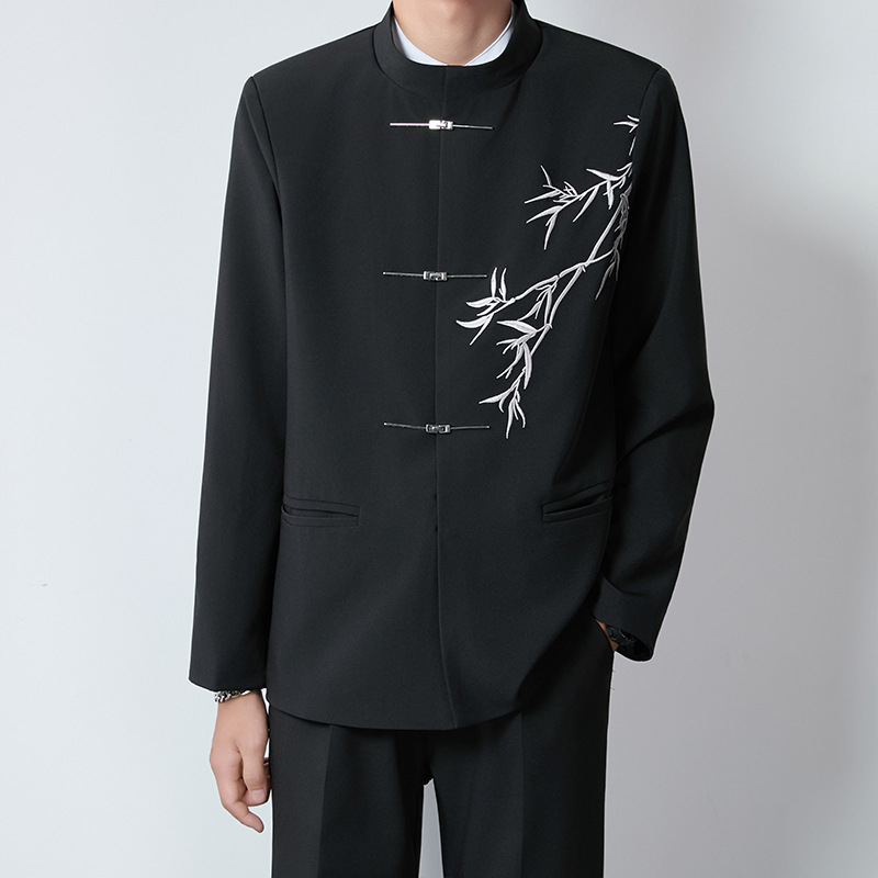 Pánska čínskeho štýlu vyšívaná bunda, úzka silueta, golier typu saka, zapínanie na jedno gombík, 3D vrecká, ribovaný lem, zmes polyesterového vlákna