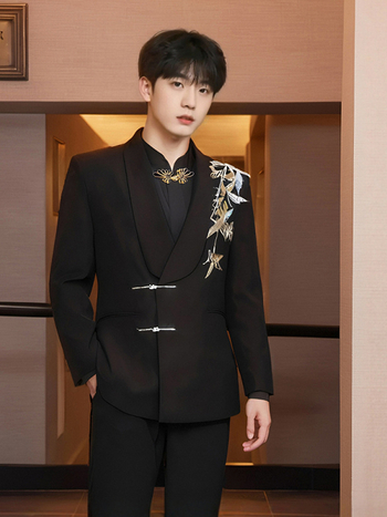 Vőlegény Zhongshan stílusú esküvői öltöny — zakó egysoros, kétgombos zárás, szabott szabás, poliészter-keverék, patchwork dizájn, tavaszi esküvőkre