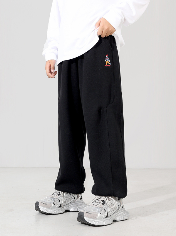 Detské športové nohavice v kórejskom štýle, dlhé, s vyšívanou karikatúrou, pique cube látka, bavlna 85%, elastický pás so strednou výškou, pre chlapcov nad 8 rokov