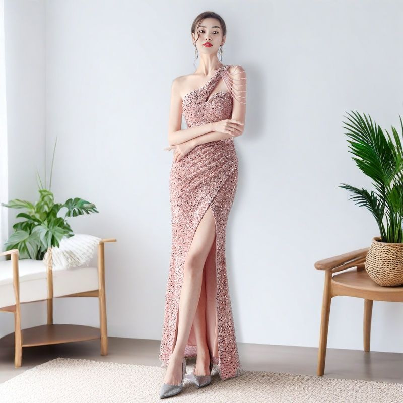 Spoločenské šaty s flitrami, jednorazové, bez rukávov, výstrih cez rameno, dlhá nepravidelná sukňa, vlnovitý bodkovaný vzor, 95% polyester