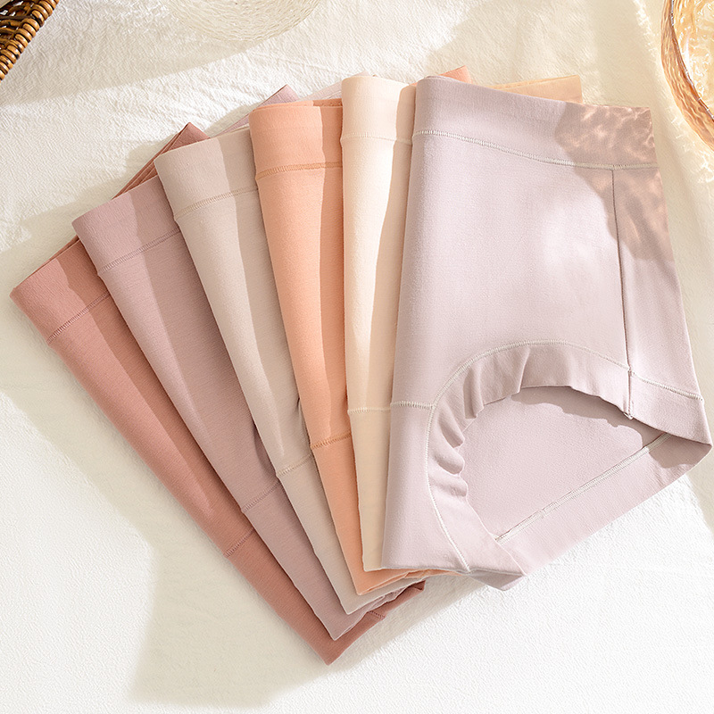 Дамски бикини с висока талия — дишащи, контрол на корема, антибактериално; памук 60s; основен плат 90–95% памук; подплата 100% памук