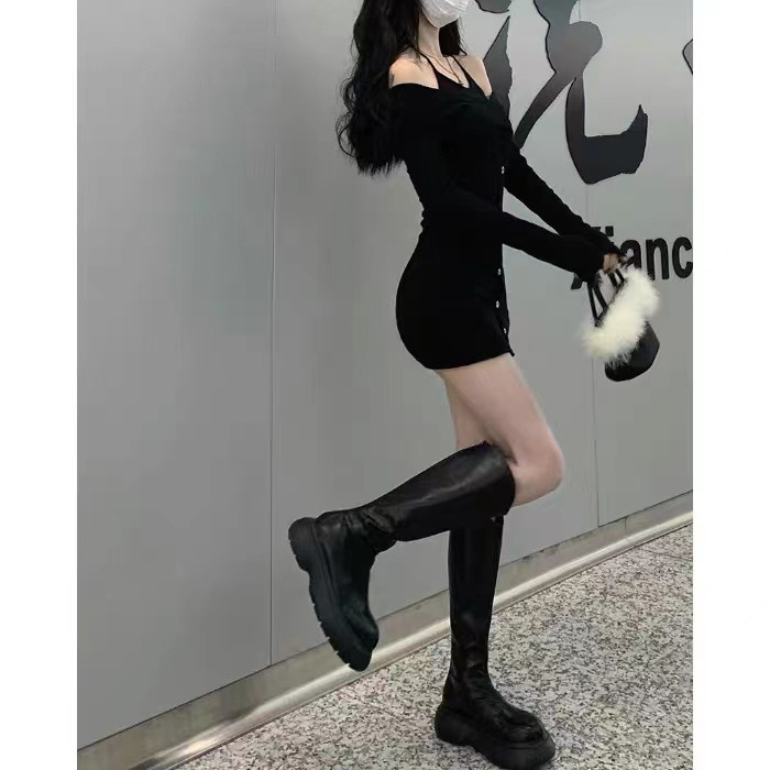 Велюрова рокля, едноцветна, висока талия, дълги ръкави, висящо деколте