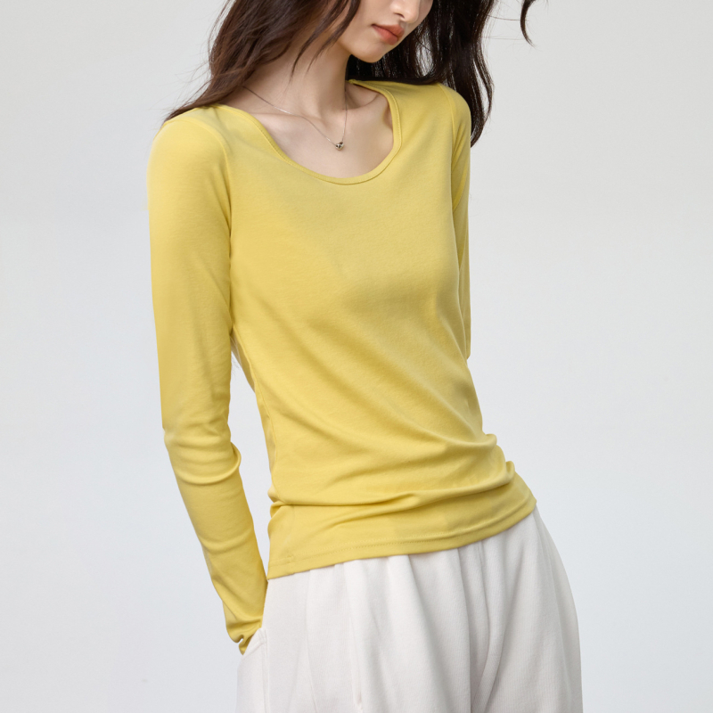 T-shirt s dugim rukavima i V-izrezom, od combed pamuka i spandeksa (95%+ pamuk; spandeks do 30%), svakodnevni casual stil, slim fit