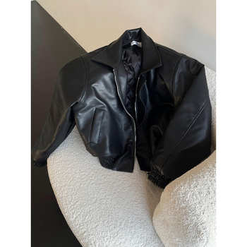 PU kožna jakna s quilted dizajnom, zatvarač, široka silueta, podstava od poliester, bočni džepovi