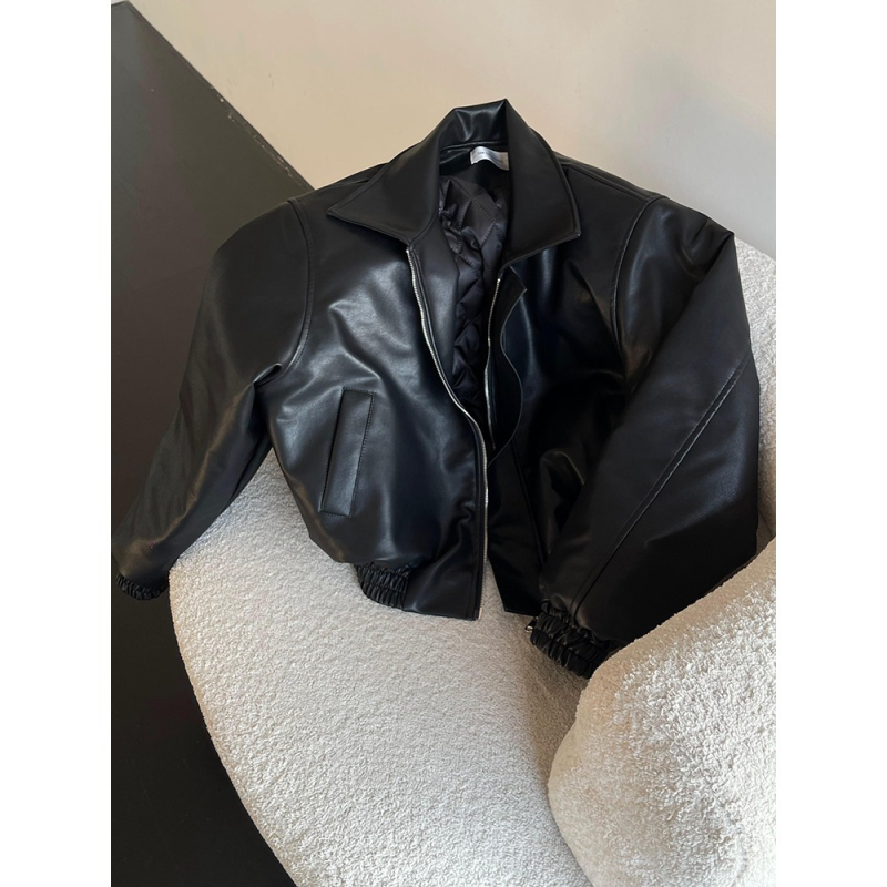 PU kožna jakna s quilted dizajnom, zatvarač, široka silueta, podstava od poliester, bočni džepovi