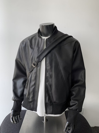 PU kožna jakna za motocikle, dekonstruirani vintage stil, napuknuta koža, bez ovratnika, zatvarač, poliester podsiva, prilagodljiv kroj