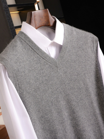 Pánska kašmírová vesta (bez límca, bez rukávov, jednofarebná, priliehavý strih, 30–35% kašmír)