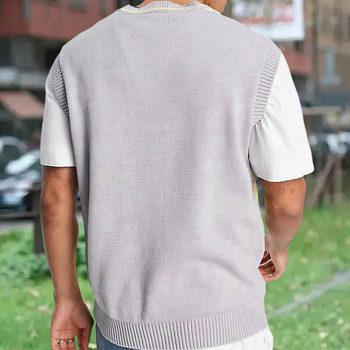 Pánska bezrukávová tenká pletená vesta s romboidným jacquardom a vzorom, 36–40% zajačej srsti