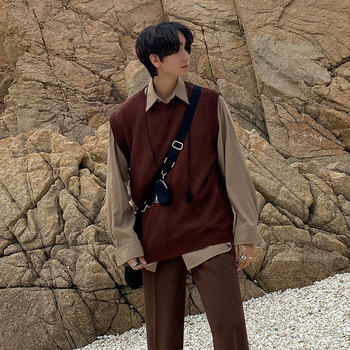 Pánska pletená vesta, jednofarebná, voľný strih, hrubé pletenie, 66-70% vlna, jeseň