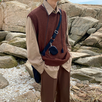 Pánska pletená vesta, jednofarebná, voľný strih, hrubé pletenie, 66-70% vlna, jeseň