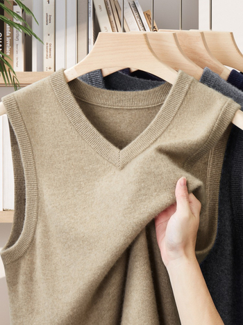 Pánska kašmírová vesta s výstrihom do V, bez rukávov, 100% kašmír, zimný pletený dizajn.