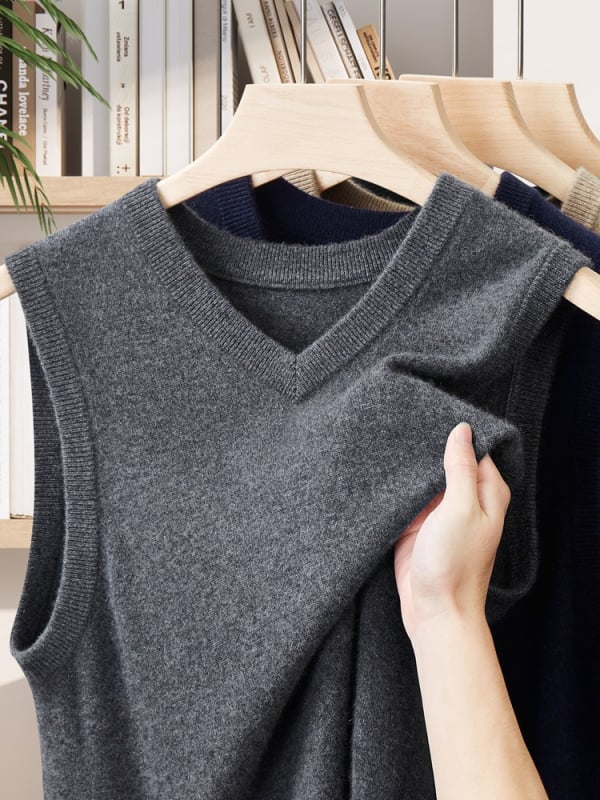 Pánska kašmírová vesta s výstrihom do V, bez rukávov, 100% kašmír, zimný pletený dizajn.