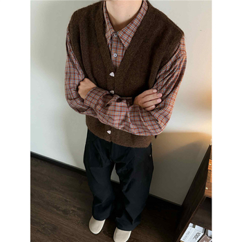 Bezrukávový kardigan s výstrihom do V, jednoradové zapínanie na gombíky, vlnená zmes 81–85%, voľný strih pre jar a jeseň