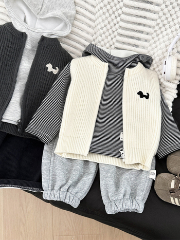 Detská pletená vesta v kórejskom štýle, 50% akryl, pre vek 1–3 roky, zapínanie na zips.