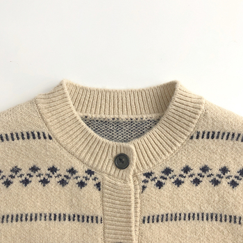 Detská pletená vesta v kórejskom štýle, pruhovaný žakard, modalové vlákno 25%, bez rukávov, okrúhly výstrih.