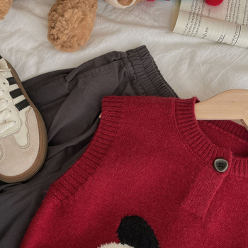 Detská panda pletená vesta s okrúhym výstrihom, zapínanie na jedno tlačidlo, bez rukávov, karikatúrny vzor, jar–jeseň