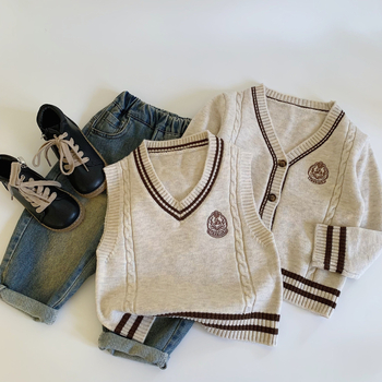 Detský pletený sveter s vyšívaným koledžovým štýlom - akrylové vlákno, dlhý rukáv, unisex, vek 3–8 rokov