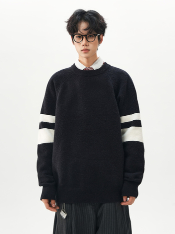 Muški pleteni gornji dio, opuštenog kroja, prugasti, okrugli izrez, akrilna smjesa (44,8% akril, 32,6% poliester, 22,6% najlon)