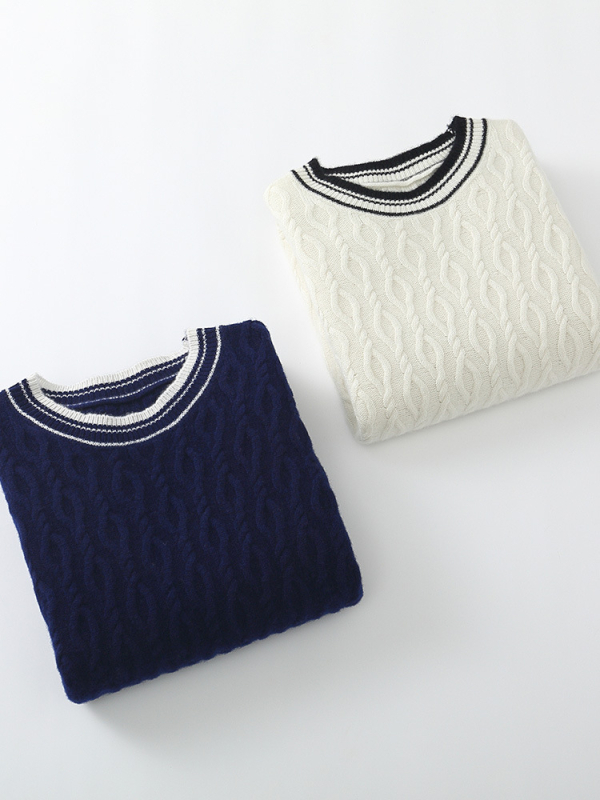 Sveter z 100% vlny, hrubý žakárdny pletený, kruhový výstrih, voľný strih