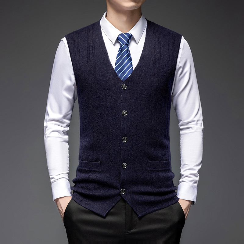 Vlnený vest cardigan, bez rukávov, V-výstrih, zapínanie na jeden rad gombov, hrubý, 100% vlna