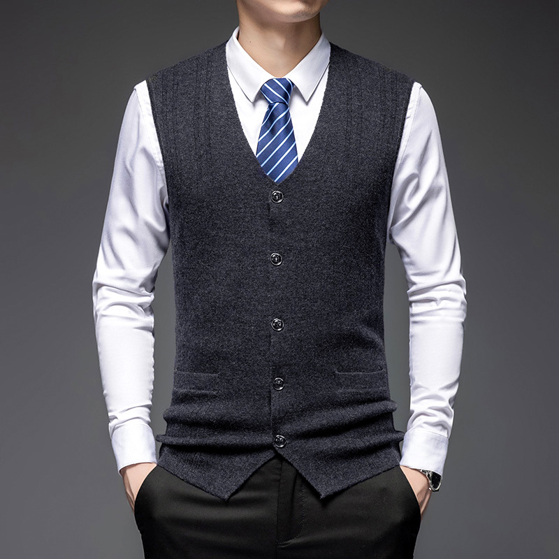 Vlnený vest cardigan, bez rukávov, V-výstrih, zapínanie na jeden rad gombov, hrubý, 100% vlna