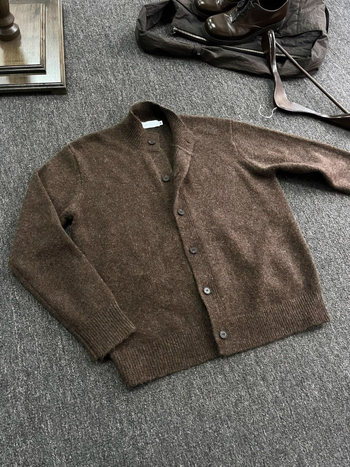 Pleten cardigan s polu-visokim ovratnikom, slobodan kroj, dugi rukavi, poliester 65%