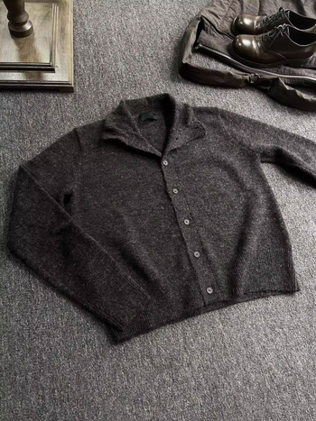 Pleten cardigan s polu-visokim ovratnikom, slobodan kroj, dugi rukavi, poliester 65%